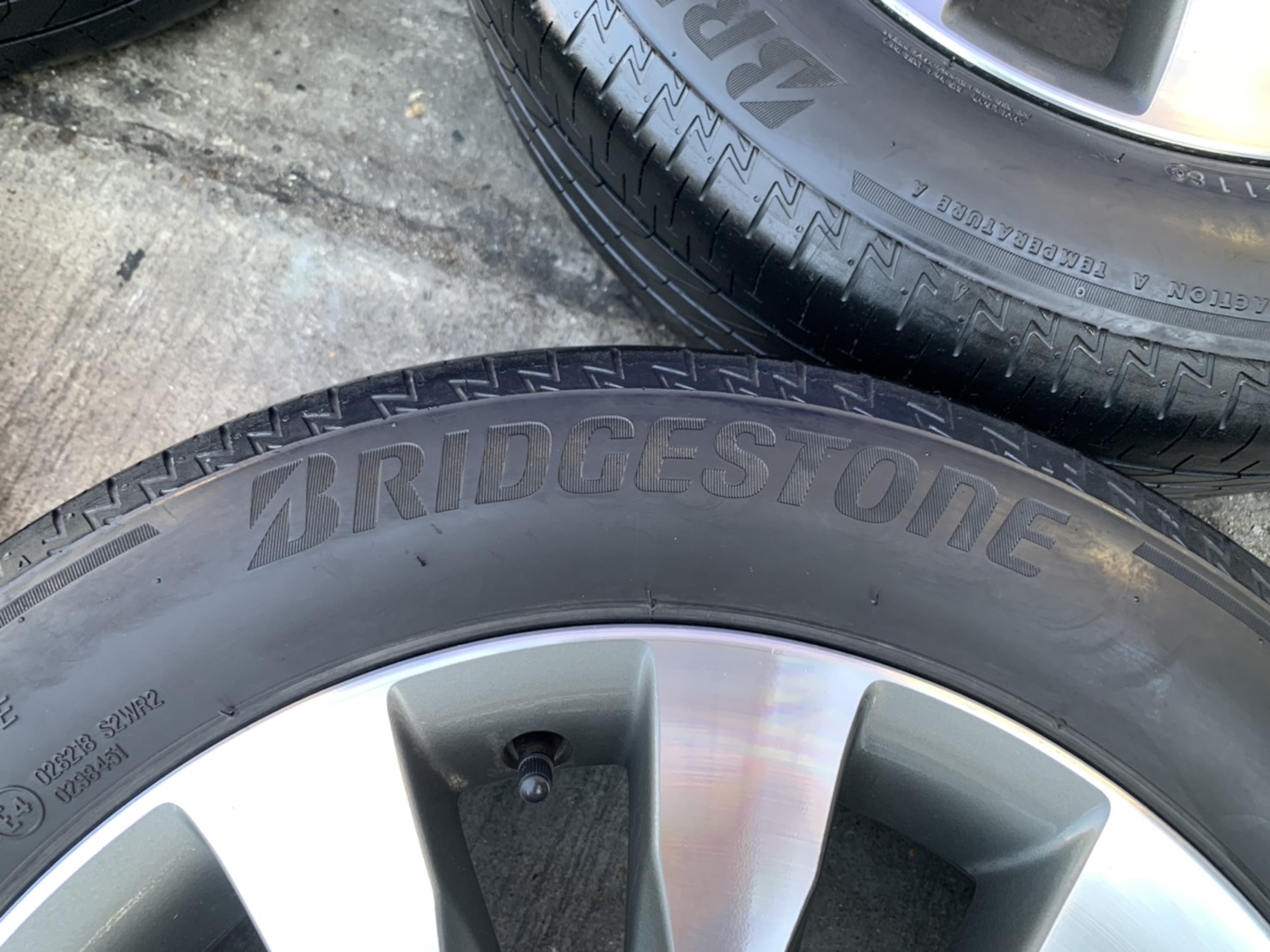 ล้อแม็ก 5รู114 Honda Civic FD ตัวท็อป ขอบ 16 สีเทาหน้าเงา พร้อมยาง 205-55-16 Bridgestone ปลายปี 18