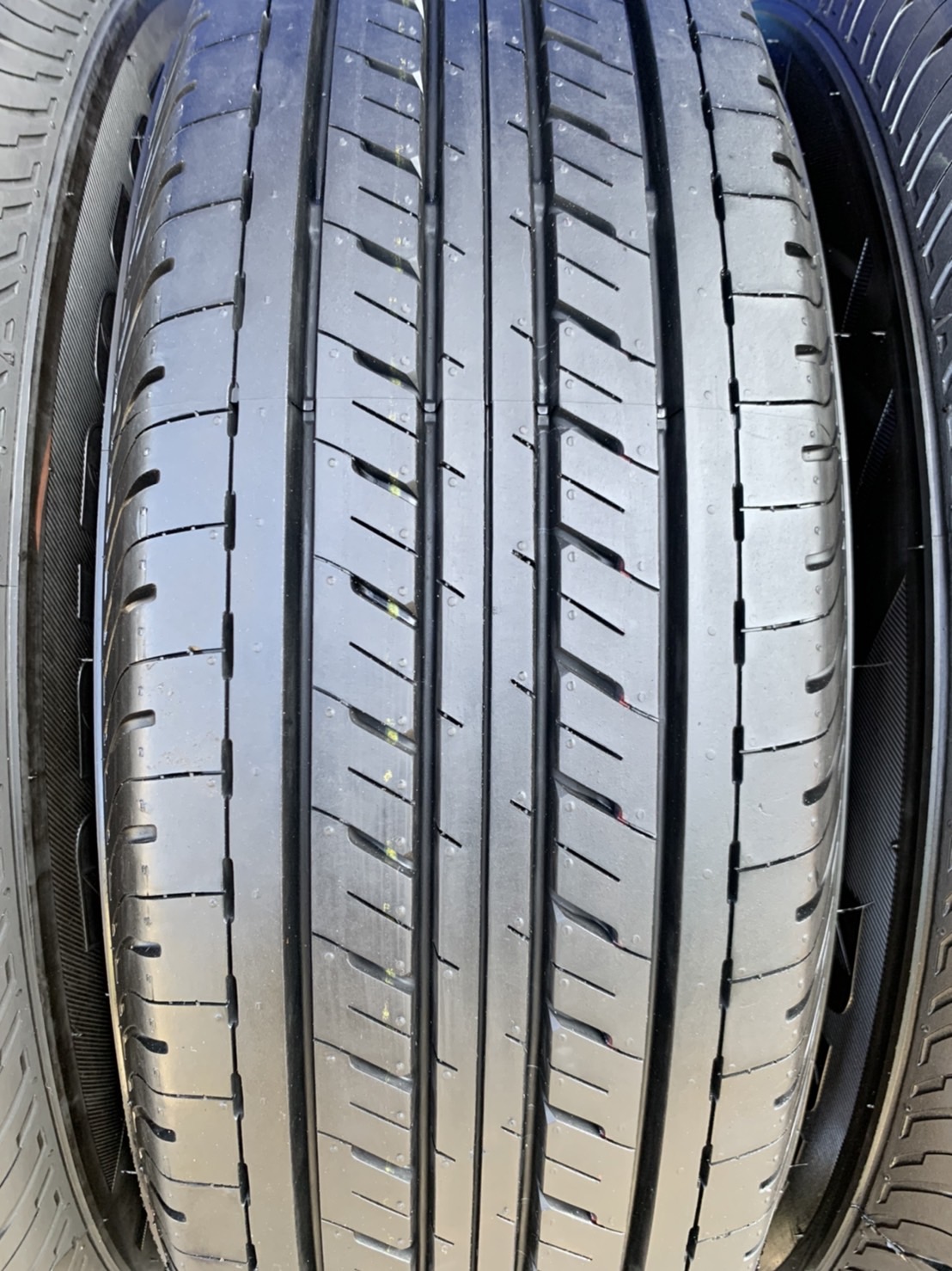 ยางป้ายแดง 215-70-16 Bridgestone ปี 21 สวยกริ๊บ เหมาะสำหรับ รถกระบะตัวเตี้ยทุกรุ่น ยางป้ายแดง 215-70-16 Bridgestone ปี 21 สวยกริ๊บ เหมาะสำหรับ รถกระบะตัวเตี้ยทุกรุ่น