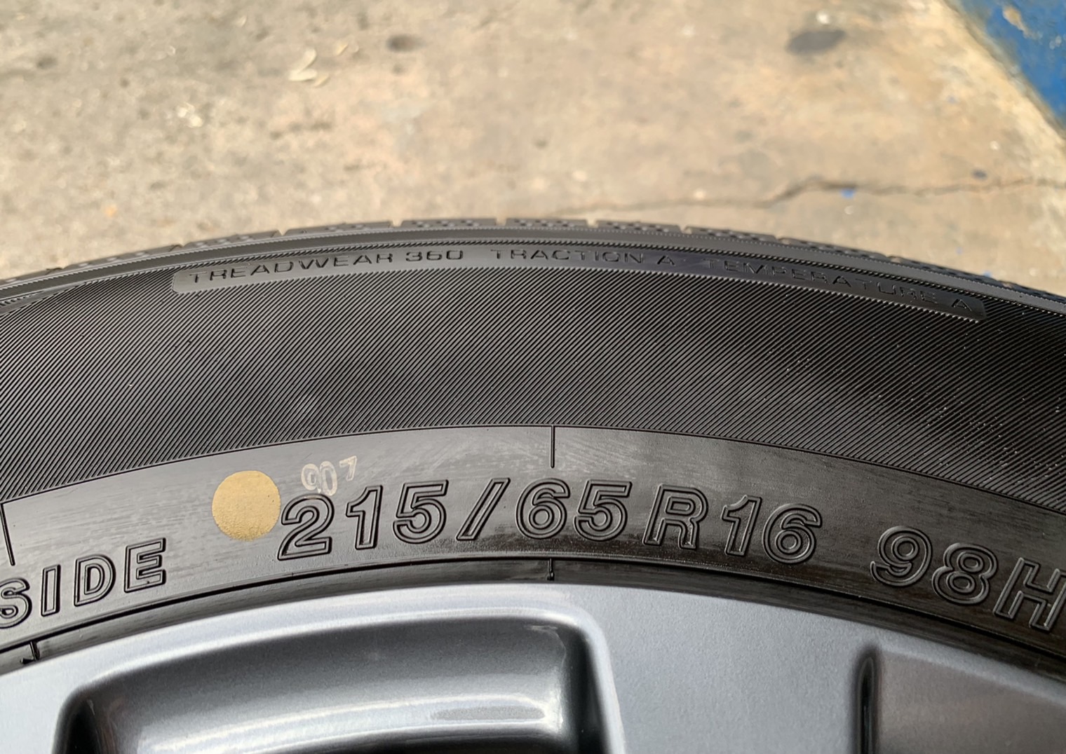 ล้อแม็กป้ายแดง Mazda CX-30 รุ่นใหม่ล่าสุด ขอบ 16 สีเทากัน พร้อมยางป้ายแดง 215-65-16 Yokohama ปี 21 ล้อแม็กป้ายแดง Mazda CX-30 รุ่นใหม่ล่าสุด ขอบ 16 สีเทากัน พร้อมยางป้ายแดง 215-65-16 Yokohama ปี 21