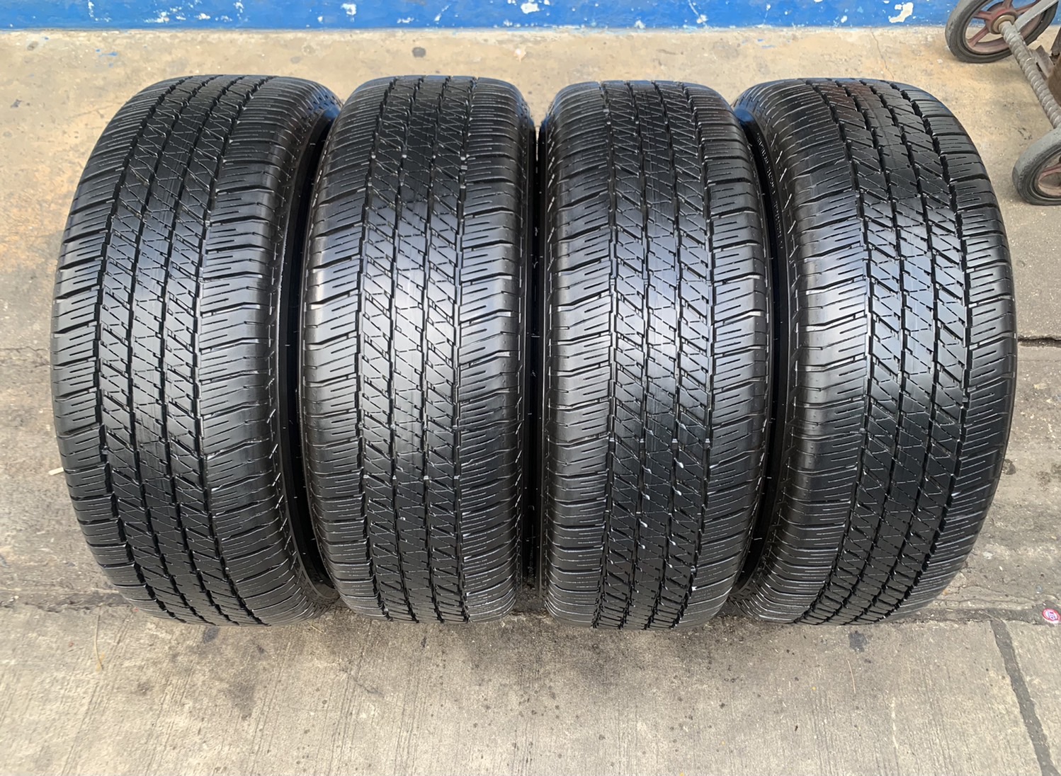 ล้อแม็ก Toyota Revo รุ่นใหม่ล่าสุด ขอบ 18 ดำหน้าเงา พร้อมยาง 265-60-18 Bridgestone ปี 21 ล้อแม็ก Toyota Revo รุ่นใหม่ล่าสุด ขอบ 18 ดำหน้าเงา พร้อมยาง 265-60-18 Bridgestone ปี 21