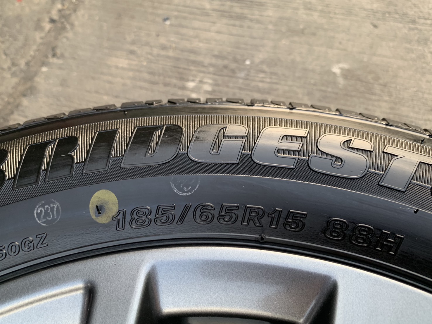 ล้อแม็ก Nissan Almera Sportech ขอบ 15 พร้อมยาง 185-65-15 Bridgestone ปี 17 ล้อแม็ก Nissan Almera Sportech ขอบ 15 พร้อมยาง 185-65-15 Bridgestone ปี 17