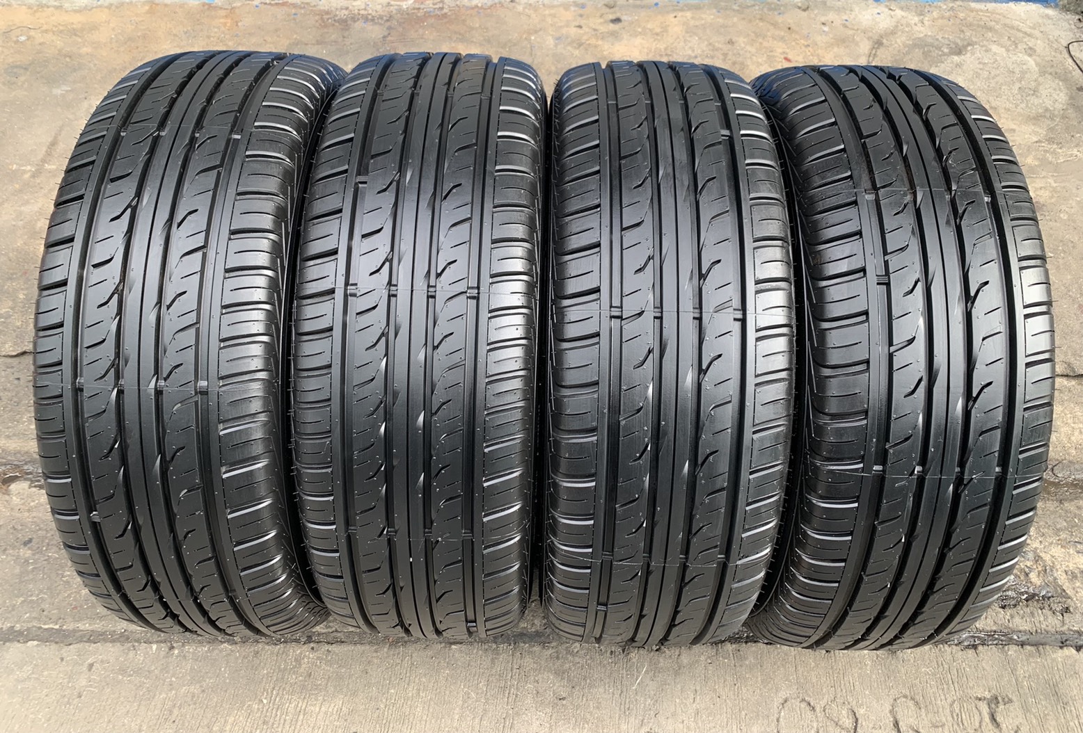 ล้อแม็กแท้ Toyota Fortuner TRD ขอบ 20 ดำหน้าเงา พร้อมยางใหม่ป้ายแดง 265-50-20 Dunlop ปลายปี 20 สวยๆ ล้อแม็กแท้ Toyota Fortuner TRD ขอบ 20 ดำหน้าเงา พร้อมยางใหม่ป้ายแดง 265-50-20 Dunlop ปลายปี 20 สวยๆ