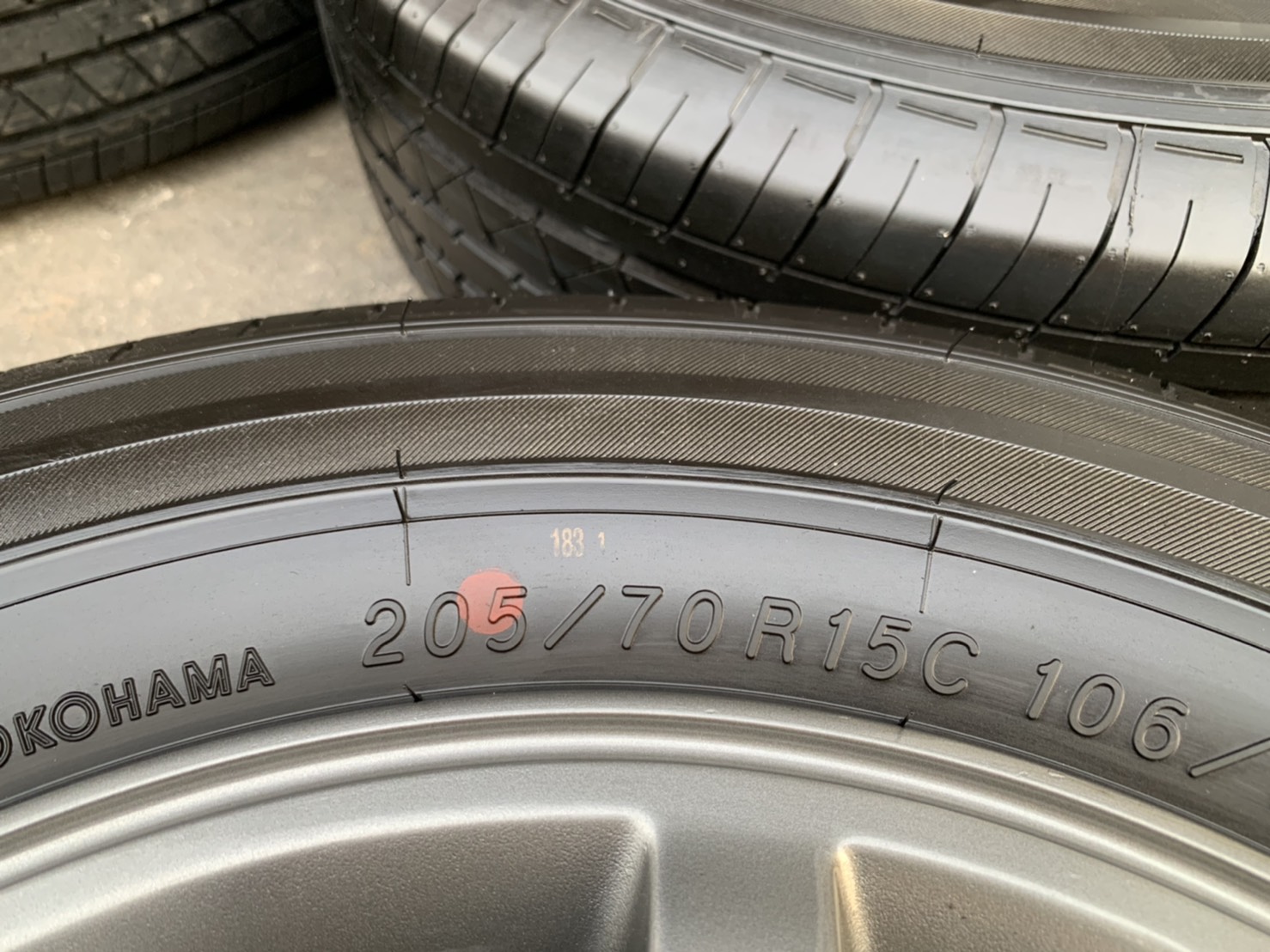 ล้อแม็ก Toyota Tiger D4D ขอบ 15 สีเทา พร้อมยางใหม่ป้ายแดง 205-70-15 Yokohama ปลายปี 20 สวยกริ๊บ ล้อแม็ก Toyota Tiger D4D ขอบ 15 สีเทา พร้อมยางใหม่ป้ายแดง 205-70-15 Yokohama ปลายปี 20 สวยกริ๊บ