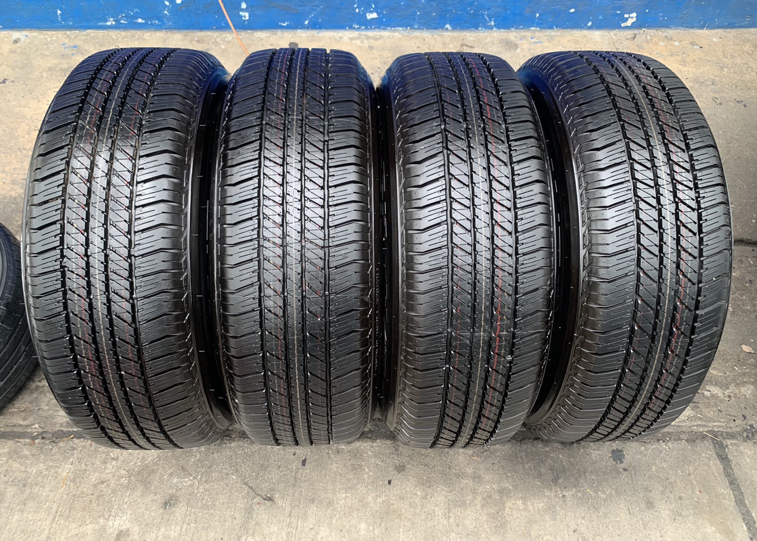 ล้อแม็กป้ายแดง Ford Ranger XLT ขอบ 17 สีดำแท้ พร้อมยางใหม่ป้ายแดง 265-65-17 Bridgestone ปี 21 ใหม่ๆกริ๊บๆ ล้อแม็กป้ายแดง Ford Ranger XLT ขอบ 17 สีดำแท้ พร้อมยางใหม่ป้ายแดง 265-65-17 Bridgestone ปี 21 ใหม่ๆกริ๊บๆ