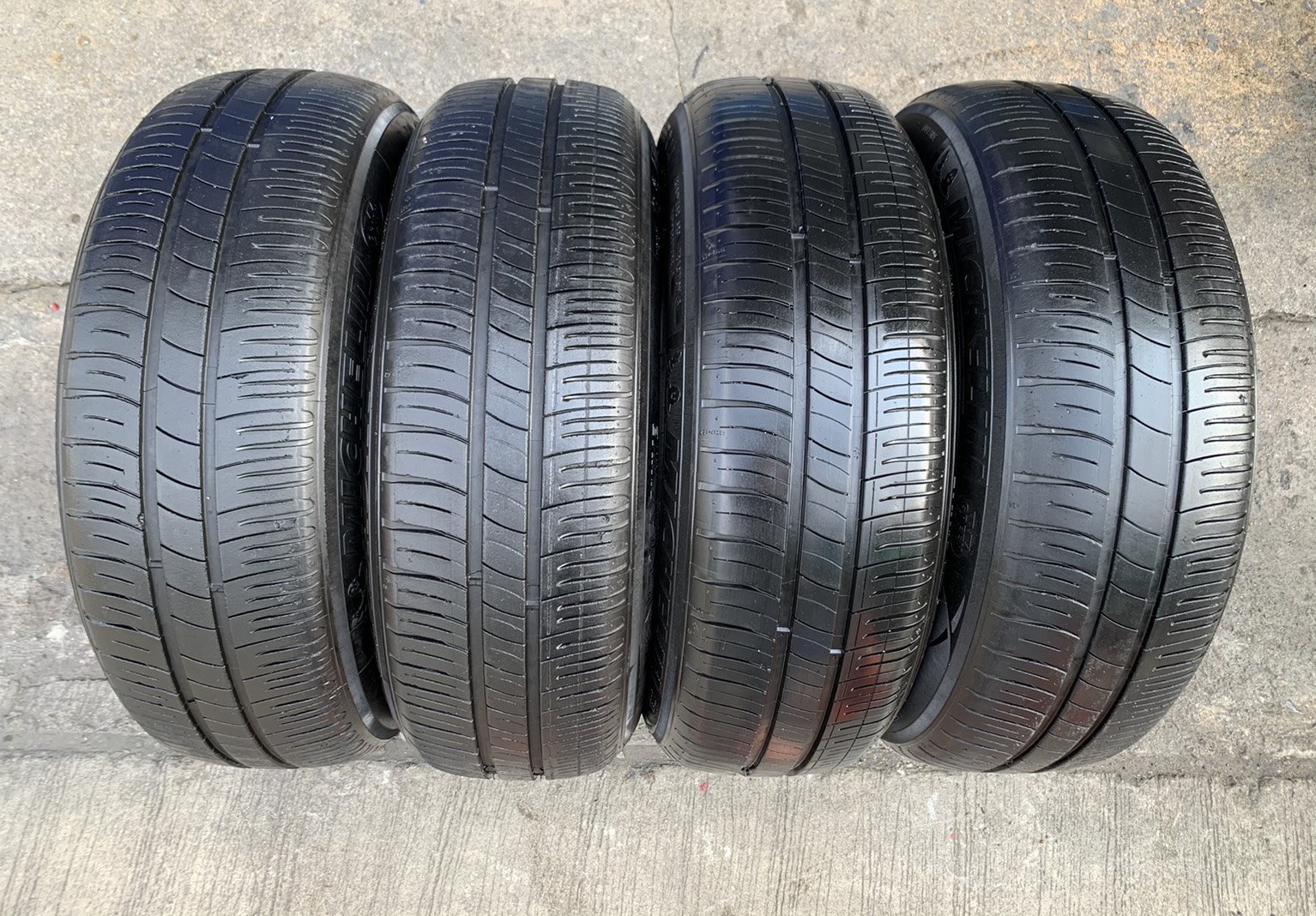 ล้อแม็ก 4รู100 Honda ขอบ 14 พร้อมยาง 175-65-14 Michelin ปี 17 ล้อแม็ก 4รู100 Honda ขอบ 14 พร้อมยาง 175-65-14 Michelin ปี 17