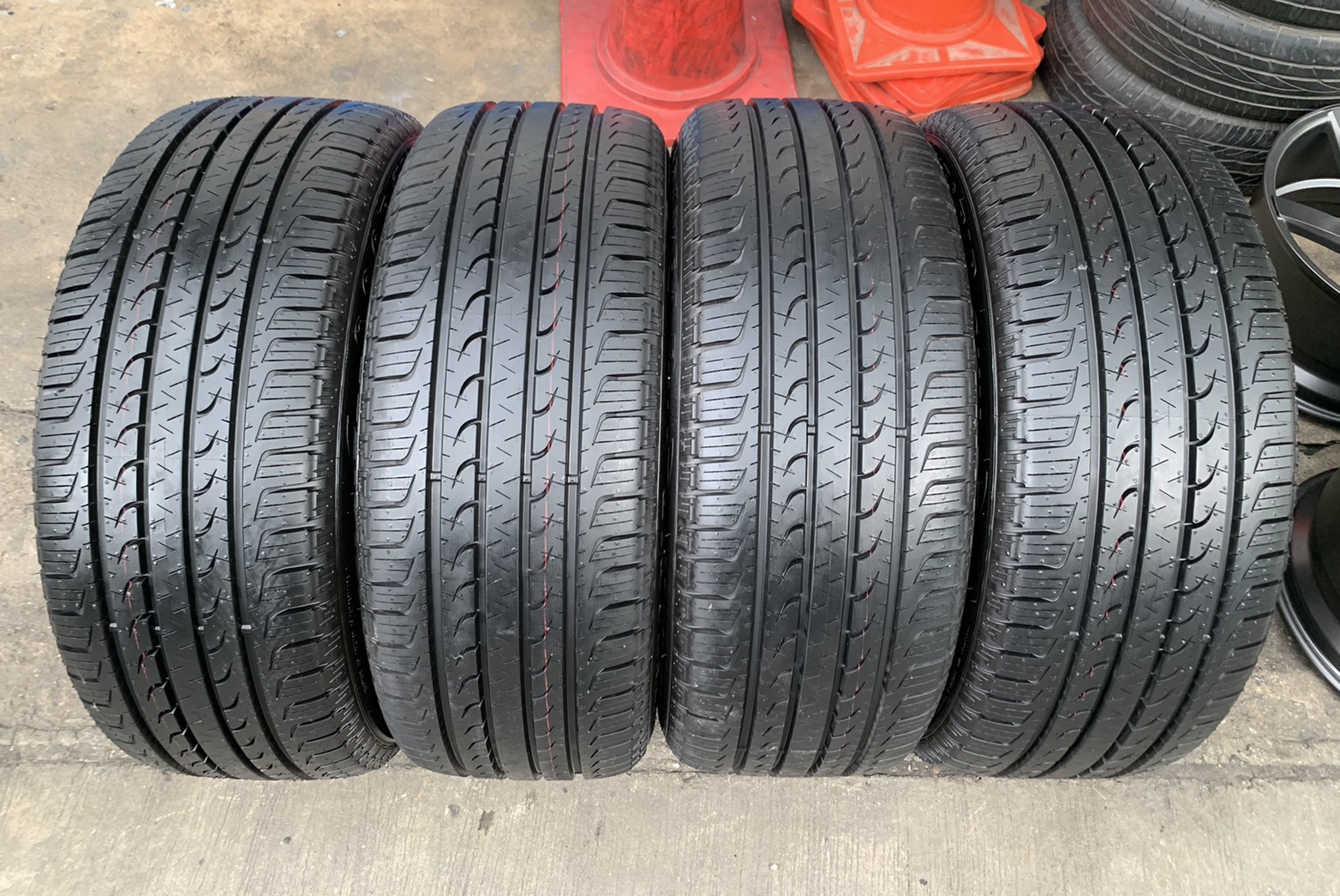 ล้อแม็กป้ายแดง Ford Everest รุ่นใหม่ ขอบ 20 พร้อมยางป้ายแดง 265-50-20 GoodYear ปี 20 สวยกริ๊บ ล้อแม็กป้ายแดง Ford Everest รุ่นใหม่ ขอบ 20 พร้อมยางป้ายแดง 265-50-20 GoodYear ปี 20 สวยกริ๊บ