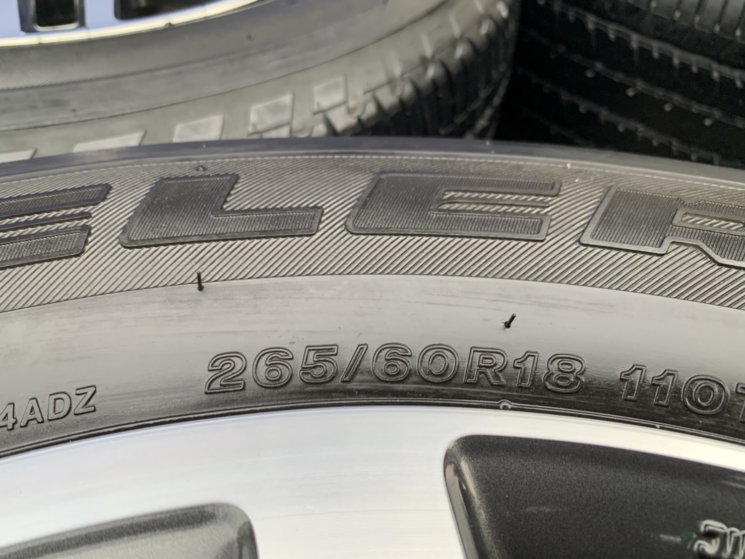ล้อแม็ก Toyota Fortuner ขอบ 18 ดำหน้าเงา พร้อมยาง 265-60-18 Bridgestone ปี 19 ใส่กับ Toyota Fortuner ล้อแม็ก Toyota Fortuner ขอบ 18 ดำหน้าเงา พร้อมยาง 265-60-18 Bridgestone ปี 19 ใส่กับ Toyota Fortuner