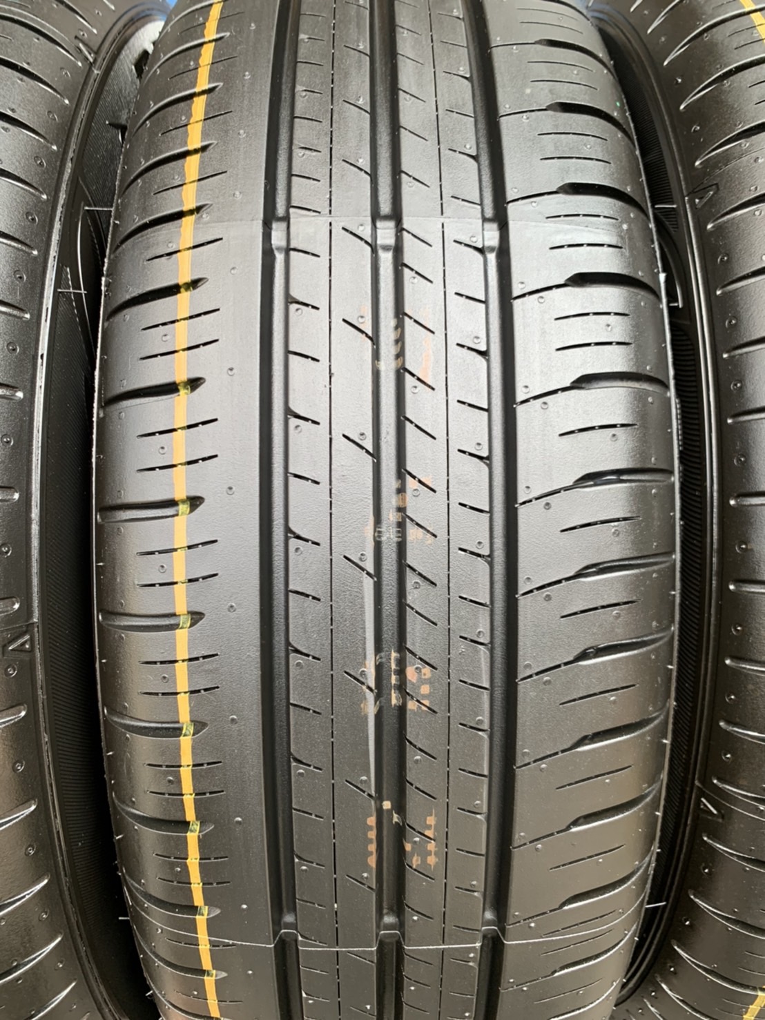 ล้อแม็กป้ายแดง Toyota Yaris Sport รุ่นใหม่ล่าสุด ขอบ 15 สีดำหน้าเงา พร้อมยางใหม่ป้ายแดง 185-60-15 Dunlop ปลายปี 21 ใหม่ยกห้าง ถอดจากโชว์รูม ล้อแม็กป้ายแดง Toyota Yaris Sport รุ่นใหม่ล่าสุด ขอบ 15 สีดำหน้าเงา พร้อมยางใหม่ป้ายแดง 185-60-15 Dunlop ปลายปี 21 ใหม่ยกห้าง ถอดจากโชว์รูม