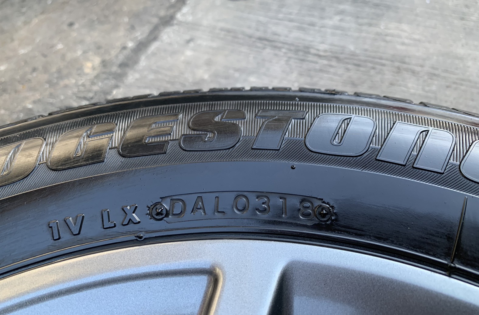 ล้อแม็ก Nissan Almera Sportech ขอบ 15 แถมยาง 185-65-15 Bridgestone ปี 18 ล้อแม็ก Nissan Almera Sportech ขอบ 15 แถมยาง 185-65-15 Bridgestone ปี 18