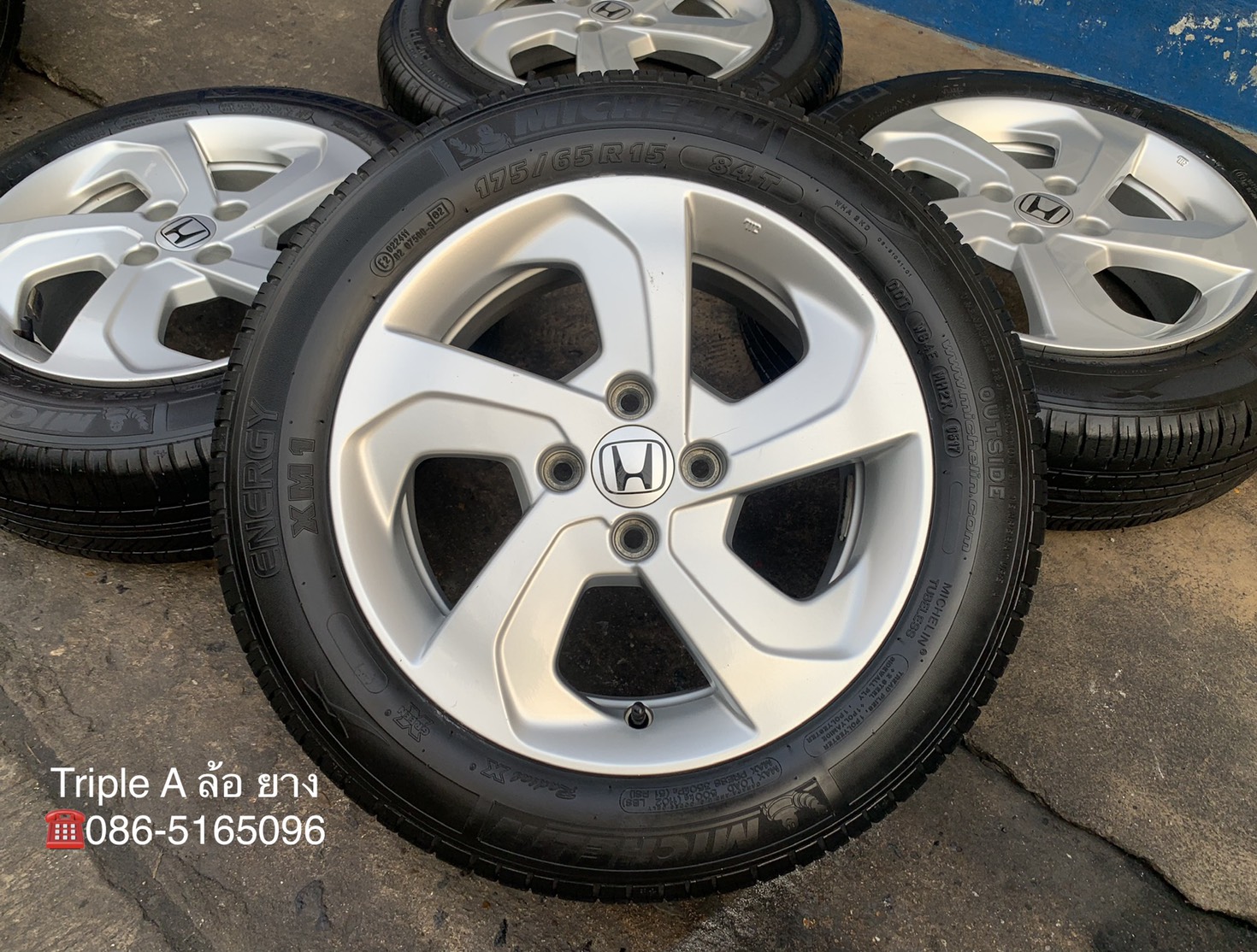ล้อแม็ก Honda City ลายใบพัด ขอบ 15 พร้อมยาง 175-65-15 Michelin ปี 17 ล้อแม็ก Honda City ลายใบพัด ขอบ 15 พร้อมยาง 175-65-15 Michelin ปี 17