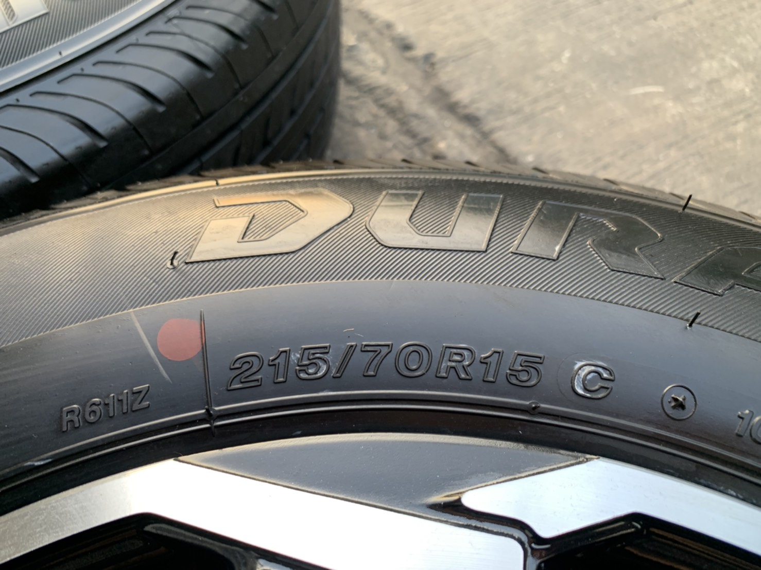 ล้อแม็ก 6รู139 ขอบ 15 ดำปัดหน้าเงา พร้อมยางป้ายแดง 215-70-15 Bridgestone ปี 20 สวยกริ๊บๆ ล้อแม็ก 6รู139 ขอบ 15 ดำปัดหน้าเงา พร้อมยางป้ายแดง 215-70-15 Bridgestone ปี 20 สวยกริ๊บๆ