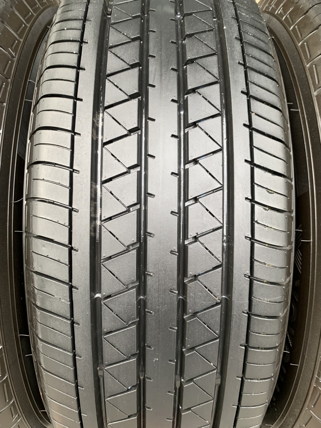 ยางป้ายแดง 235-65-16 Yokohama ปี 21 สวยๆ ยางป้ายแดง 235-65-16 Yokohama ปี 21 สวยๆ