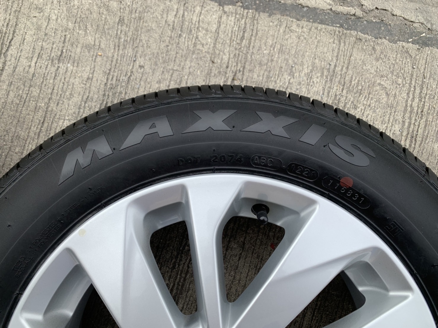 ล้อแม็กป้ายแดง Nissan Almera รุ่นใหม่ล่าสุด ขอบ 15 พร้อมยางป้ายแดง 175-65-15 Maxxis ปี 21 สวยกริ๊บๆ ล้อแม็กป้ายแดง Nissan Almera รุ่นใหม่ล่าสุด ขอบ 15 พร้อมยางป้ายแดง 175-65-15 Maxxis ปี 21 สวยกริ๊บๆ