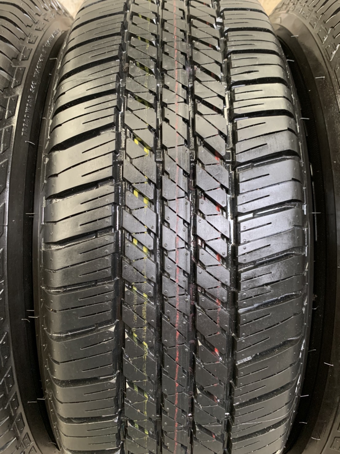 ยางป้ายแดง 255-65-17 Bridgestone ปี 20 สวยกริ๊บๆ