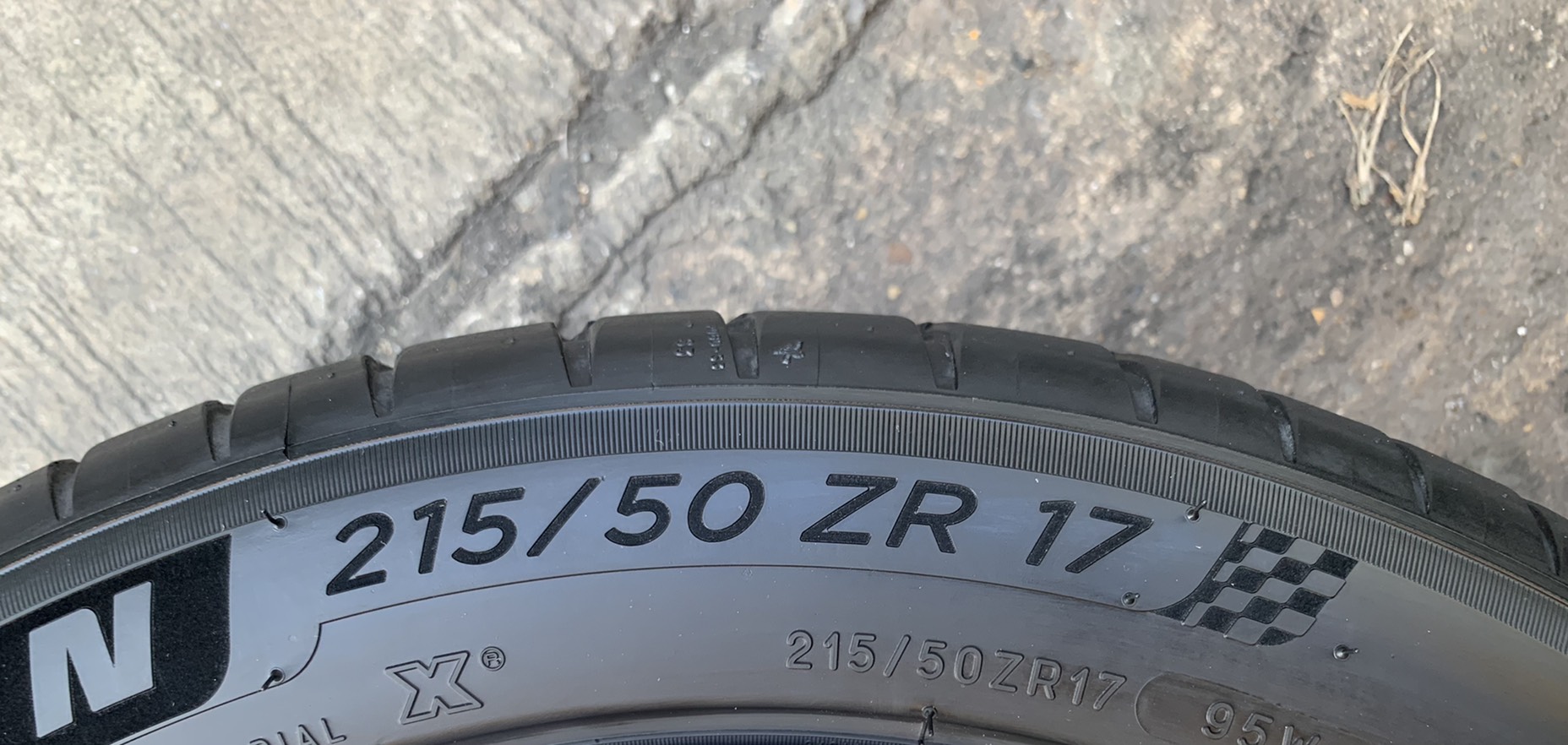 ยาง 215-50-17 Michelin ปี 19 สวยๆ ยาง 215-50-17 Michelin ปี 19 สวยๆ