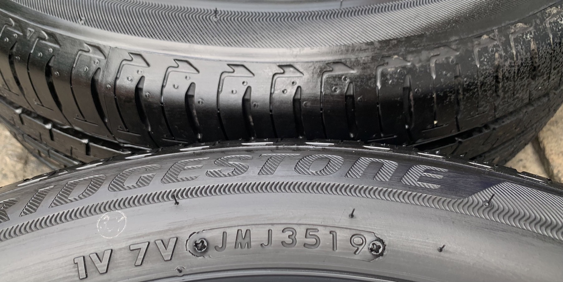 ยางป้ายแดง 185-55-16 Bridgestone ปลายปี 19 สวยกริ๊บ ยางป้ายแดง 185-55-16 Bridgestone ปลายปี 19 สวยกริ๊บ