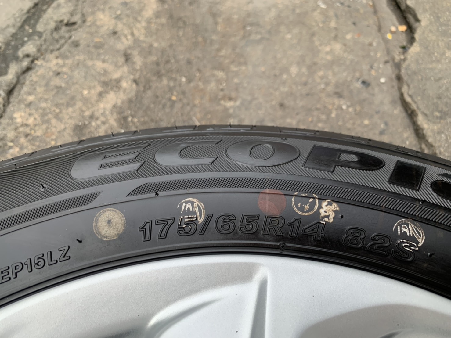 ล้อแม็ก Honda Brio Amaze ขอบ 14 พร้อมยางใหม่ป้ายแดง 175-65-14 Bridgestone ปลายปี 20 สภาพสวย ล้อแม็ก Honda Brio Amaze ขอบ 14 พร้อมยางใหม่ป้ายแดง 175-65-14 Bridgestone ปลายปี 20 สภาพสวย