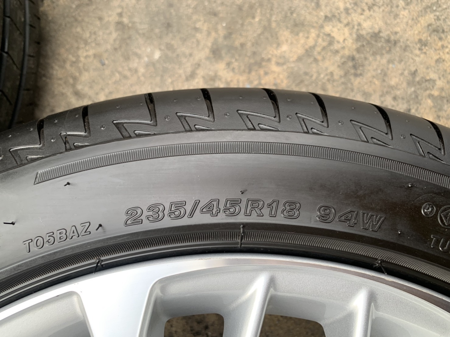 ล้อแม็กป้ายแดง Toyota Camry รุ่นใหม่ ขอบ 18 พร้อมยางป้ายแดง 235-45-18 Bridgestone สวยๆ ล้อแม็กป้ายแดง Toyota Camry รุ่นใหม่ ขอบ 18 พร้อมยางป้ายแดง 235-45-18 Bridgestone สวยๆ