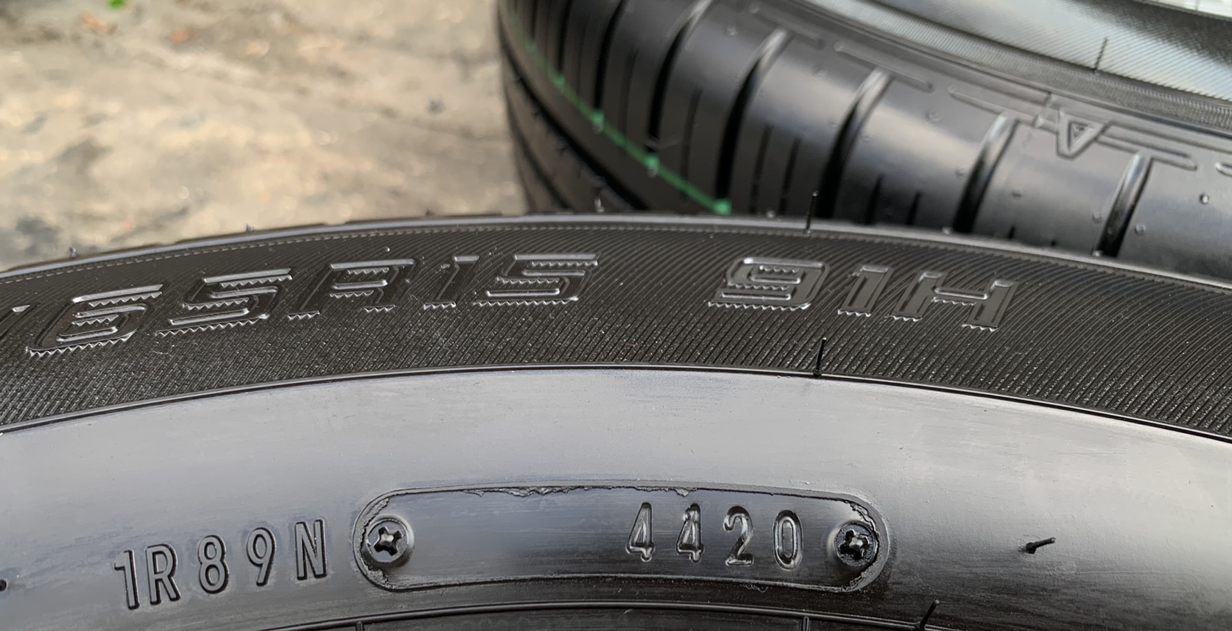 ยางใหม่ป้ายแดง 195-65-15 Dunlop ปลายปี 20 ใหม่กริ๊บๆ