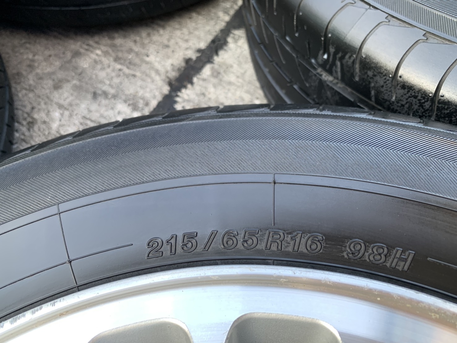 ล้อแม็ก 5รู114 Nissan Cefiro ขอบ 16 แถมยาง 215-65-16 Yokohama ปลายปี 15