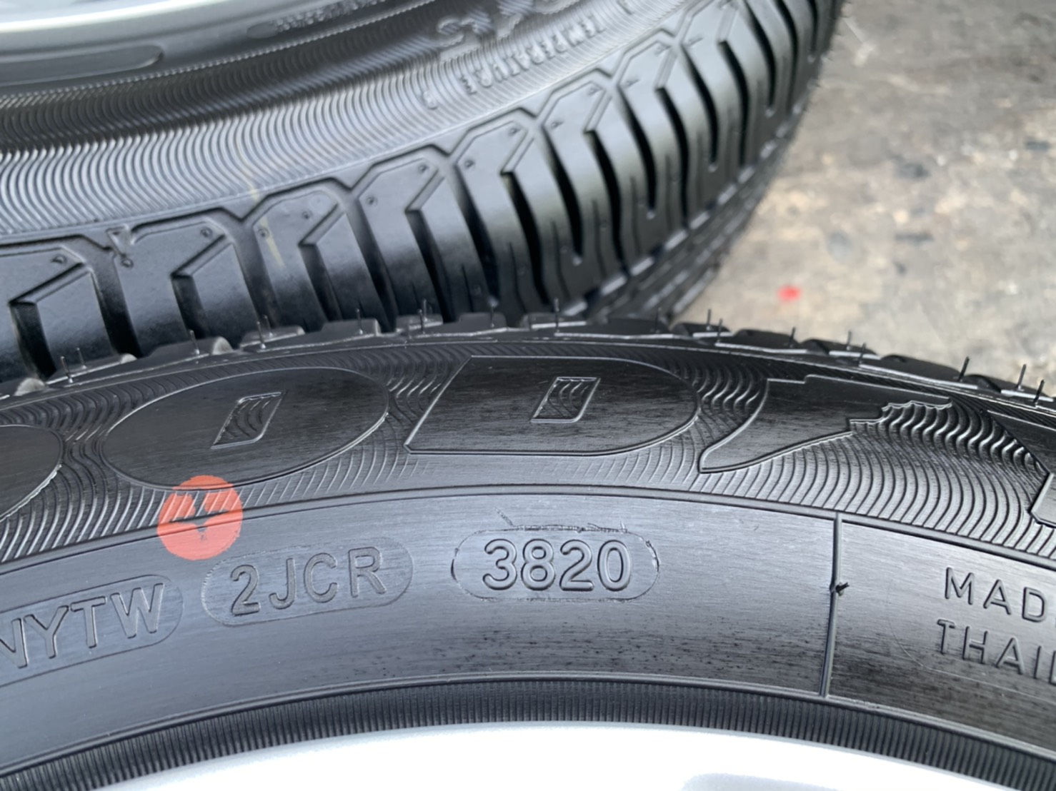 ล้อแม็กป้ายแดง Honda New Jazz ตัวรองท็อป ขอบ 15 พร้อมยางป้ายแดง 175-65-15 GoodYear ปลายปี 20 กริ๊บๆ ล้อแม็กป้ายแดง Honda New Jazz ตัวรองท็อป ขอบ 15 พร้อมยางป้ายแดง 175-65-15 GoodYear ปลายปี 20 กริ๊บๆ
