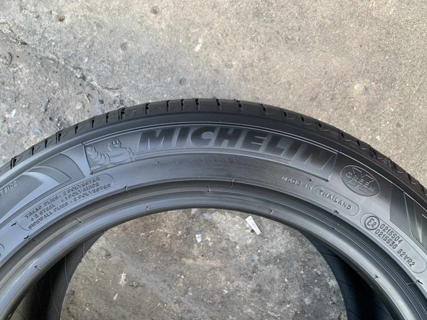 ยางใหม่ 215-55-17 Michelin ปลายปี 20 ใหม่ๆ กริ๊บๆ ยางใหม่ 215-55-17 Michelin ปลายปี 20 ใหม่ๆ กริ๊บๆ