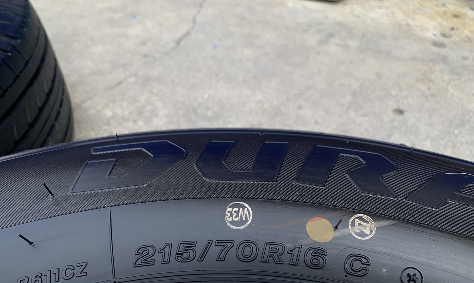 ยางป้ายแดง 215-70-16 Bridgestone ปี 21 สวยกริ๊บ เหมาะสำหรับ รถกระบะตัวเตี้ยทุกรุ่น ยางป้ายแดง 215-70-16 Bridgestone ปี 21 สวยกริ๊บ เหมาะสำหรับ รถกระบะตัวเตี้ยทุกรุ่น