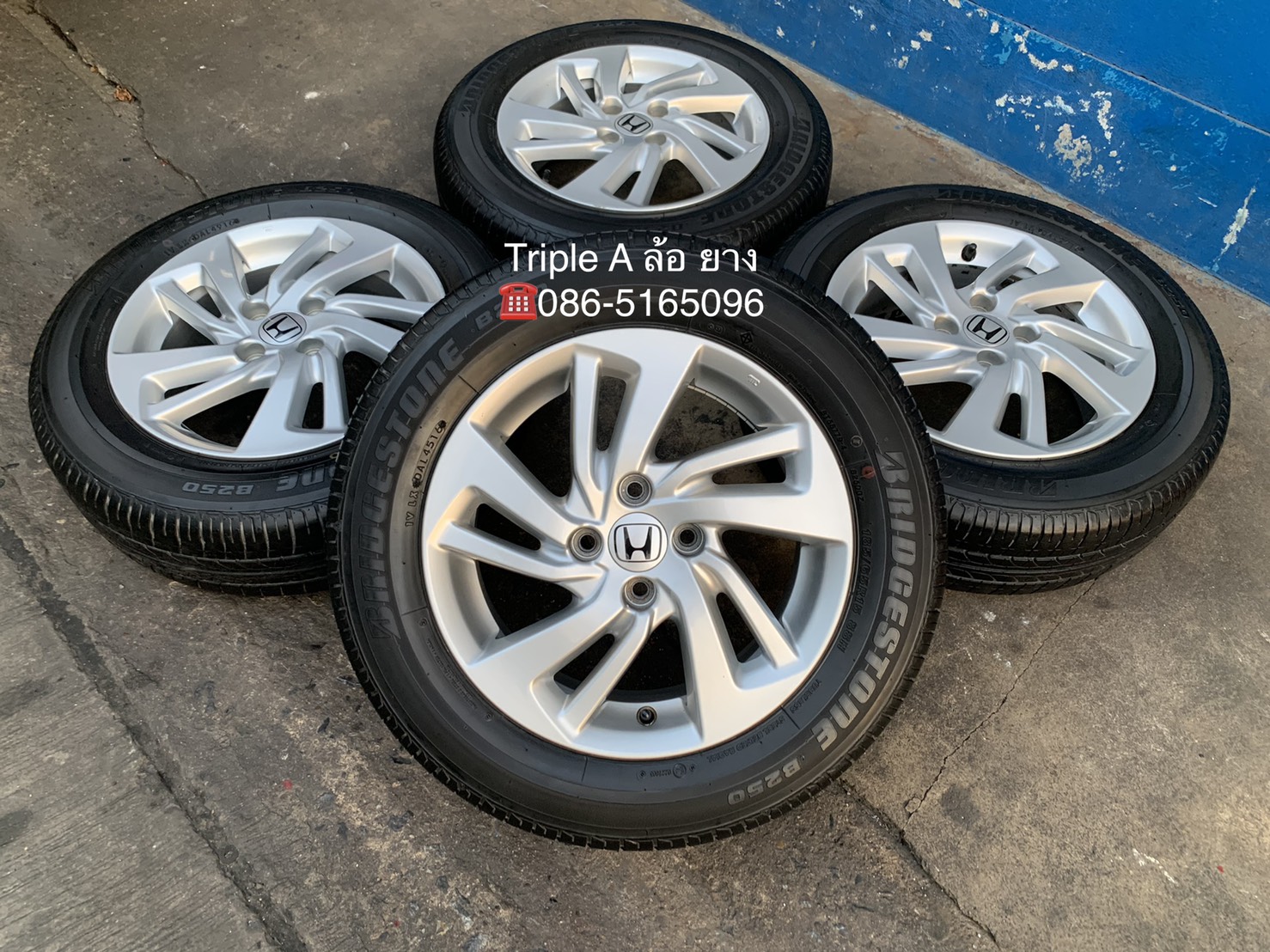 ล้อแม็ก Honda Jazz ขอบ 15 พร้อมยาง 185-65-15 Bridgestone ปี 16 สภาพดี