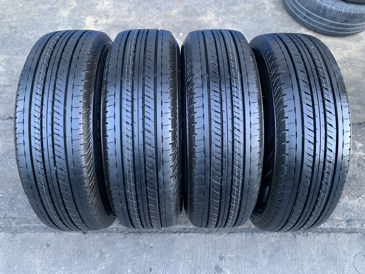 ล้อแม็ก Toyota Vigo Preruner ขอบ 15 สีเทากัน พร้อมยางใหม่ป้ายแดง 215-70-15 Bridgestone ปี 21 สวยกริ๊บๆ