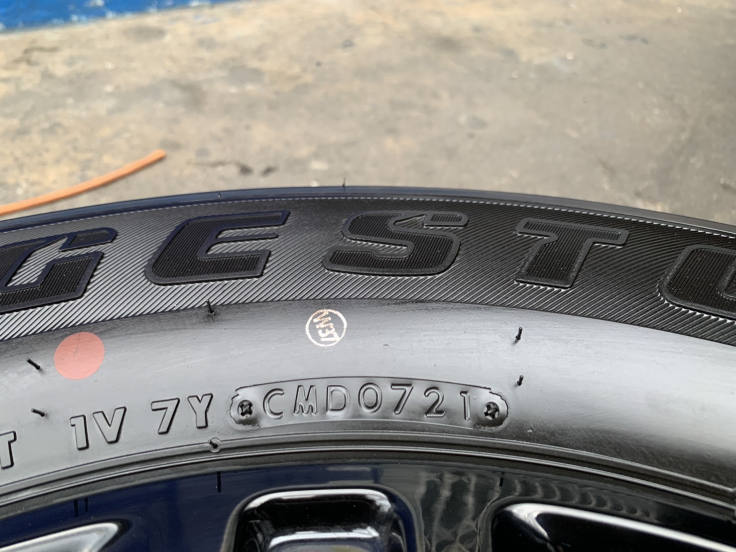 ล้อแม็กป้ายแดง Ford Ranger XLT ขอบ 17 สีดำแท้ พร้อมยางใหม่ป้ายแดง 265-65-17 Bridgestone ปี 21 ใหม่ๆกริ๊บๆ ล้อแม็กป้ายแดง Ford Ranger XLT ขอบ 17 สีดำแท้ พร้อมยางใหม่ป้ายแดง 265-65-17 Bridgestone ปี 21 ใหม่ๆกริ๊บๆ