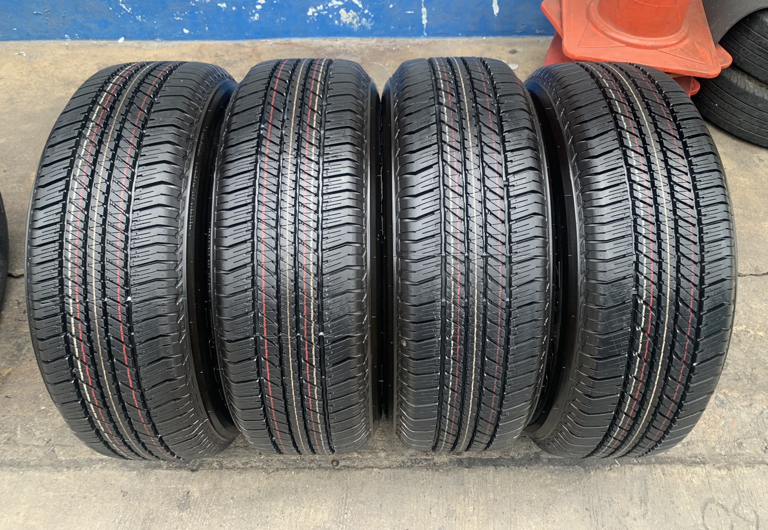 ล้อแม็กป้ายแดง Ford Ranger XLT ขอบ 17 สีดำแท้ พร้อมยางใหม่ป้ายแดง 265-65-17 Bridgestone ปี 21 ใหม่กริ๊บๆ ล้อแม็กป้ายแดง Ford Ranger XLT ขอบ 17 สีดำแท้ พร้อมยางใหม่ป้ายแดง 265-65-17 Bridgestone ปี 21 ใหม่กริ๊บๆ