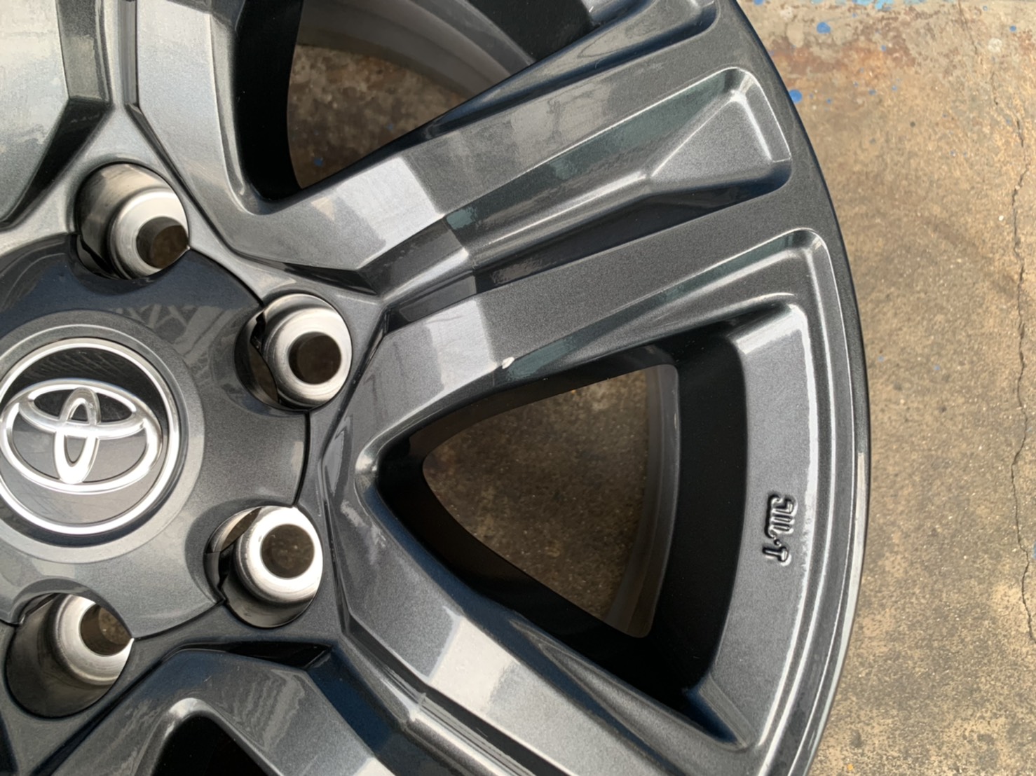 ล้อแม็กป้ายแดง Toyota Revo รุ่นใหม่ล่าสุด ขอบ 17 สวยๆ ล้อแม็กป้ายแดง Toyota Revo รุ่นใหม่ล่าสุด ขอบ 17 สวยๆ