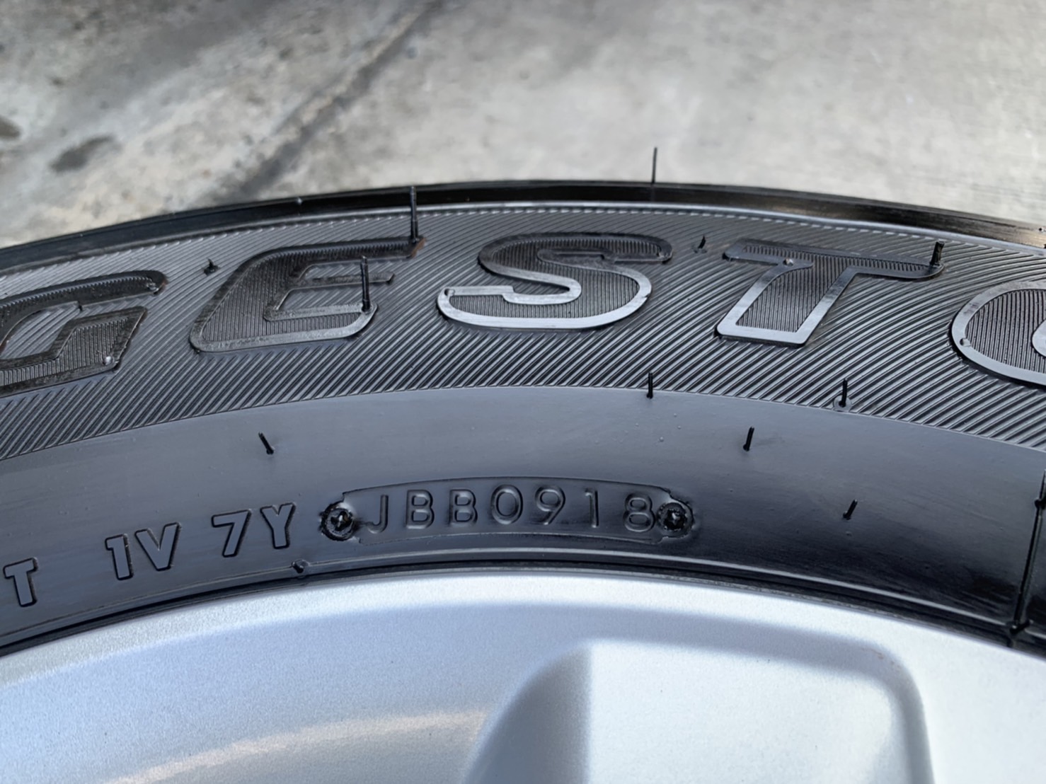ล้อแม็ก Toyota Revo ขอบ17 พร้อมยาง 265-65-17 Bridgestone ปี 18 สภาพสวย ล้อแม็ก Toyota Revo ขอบ17 พร้อมยาง 265-65-17 Bridgestone ปี 18 สภาพสวย