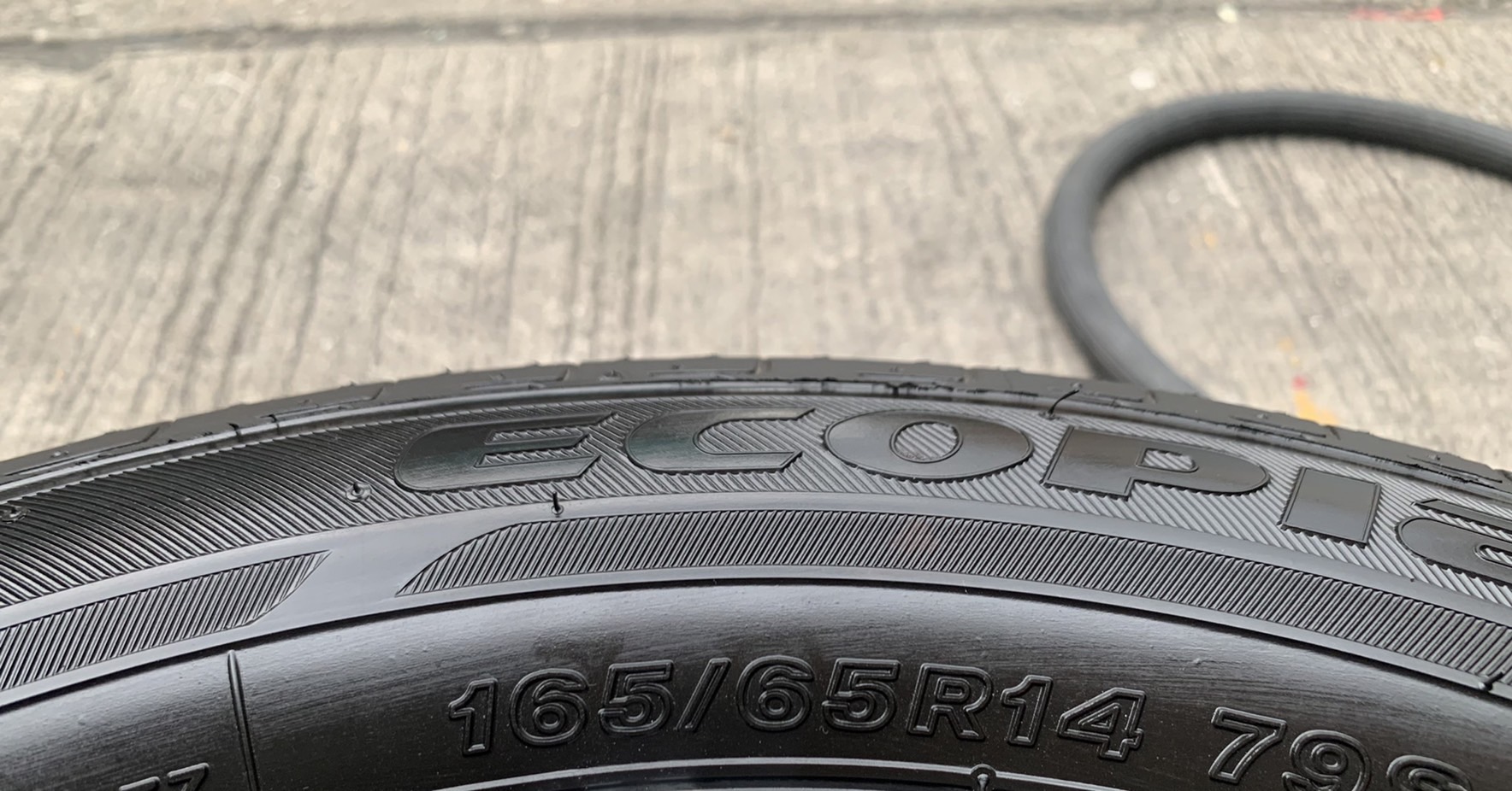 ยางใหม่ป้ายแดง 165-65-14 Bridgestone ปี 21 ใหม่ๆ สวยกริ๊บ
