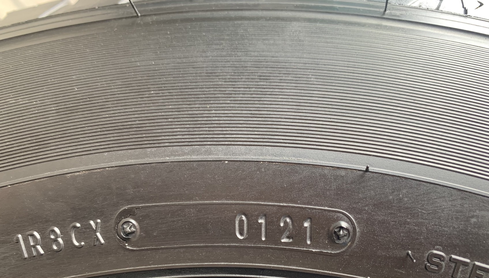 ยางป้ายแดง 215-70-16 Dunlop ปี 21 เหมาะสำหรับ รถกระบะตัวเตี้ย ทุกรุ่น