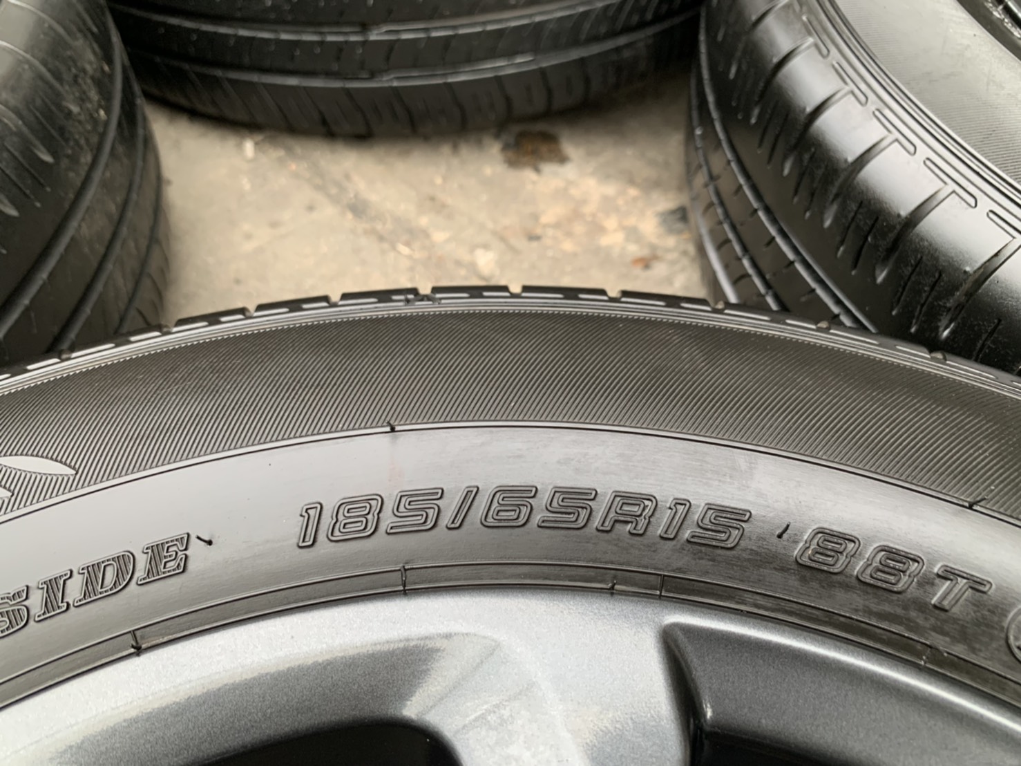 ล้อแม็ก Mazda 2 Skyactiv ขอบ 15 สีดำ มิดไนท์ พร้อมยาง 185-65-15 Dunlop ปลายปี 17 สวยๆ ล้อแม็ก Mazda 2 Skyactiv ขอบ 15 สีดำ มิดไนท์ พร้อมยาง 185-65-15 Dunlop ปลายปี 17 สวยๆ