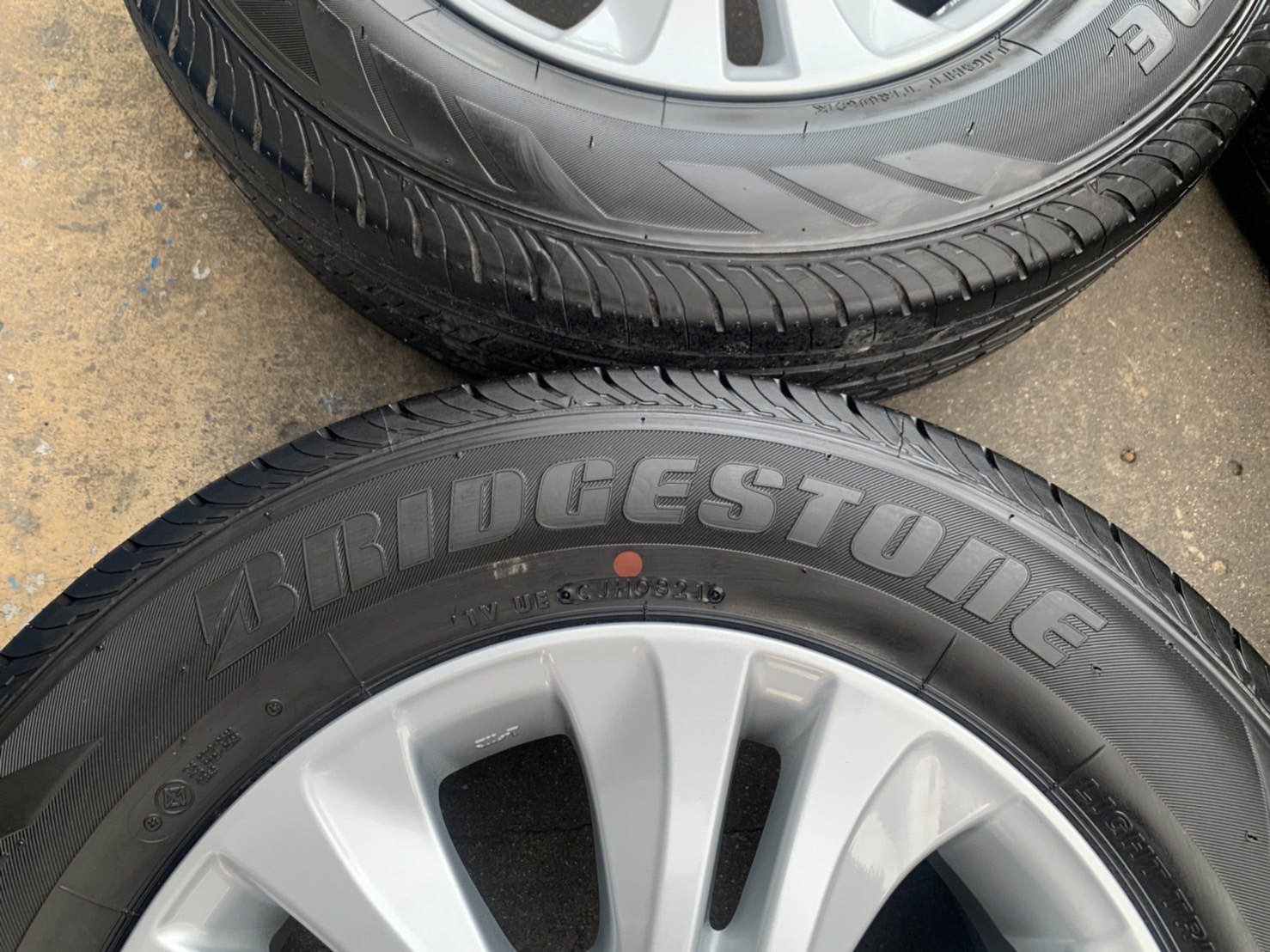 ล้อแม็กป้ายแดง Toyota Revo ขอบ 16 พร้อมยางใหม่ป้ายแดง 215-65-16 Bridgestone ปี 21 ใหม่ยกห้าง ล้อแม็กป้ายแดง Toyota Revo ขอบ 16 พร้อมยางใหม่ป้ายแดง 215-65-16 Bridgestone ปี 21 ใหม่ยกห้าง