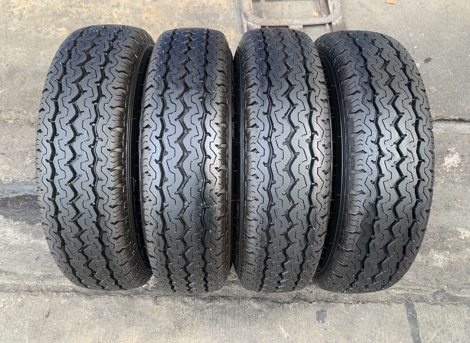 ล้อกระทะป้ายแดง 5รู114 Suzuki Carry ขอบ 13 พร้อมยางป้ายแดง 165-80-13 Dunlop ปลายปี 21