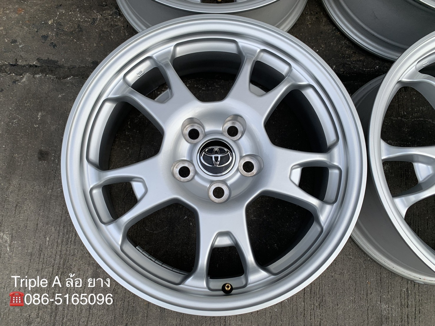 ล้อแม็กป้ายแดง 5รู114 Toyota Corolla Cross รุ่นใหม่ล่าสุด ขอบ 17 ล้อแม็กป้ายแดง 5รู114 Toyota Corolla Cross รุ่นใหม่ล่าสุด ขอบ 17