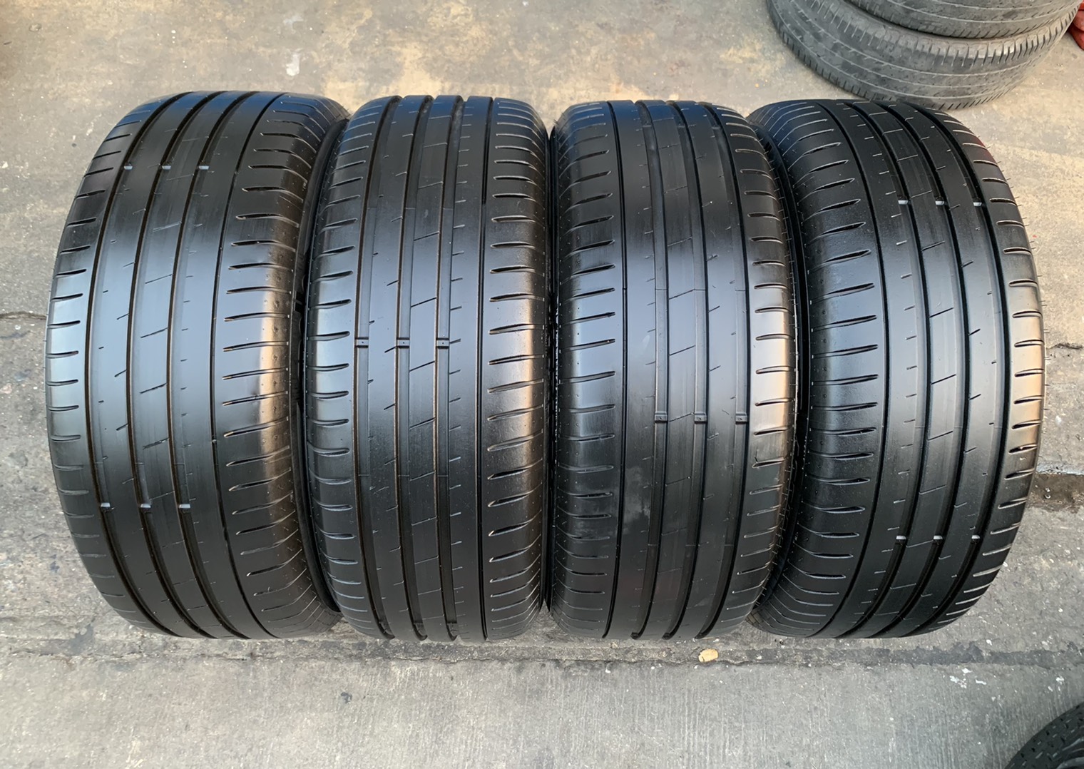 ล้อแม็ก Toyota Camry รุ่นใหม่ล่าสุด ขอบ 18 พร้อมยาง 225-45-18 APOLLO ปี 20 ล้อแม็ก Toyota Camry รุ่นใหม่ล่าสุด ขอบ 18 พร้อมยาง 225-45-18 APOLLO ปี 20