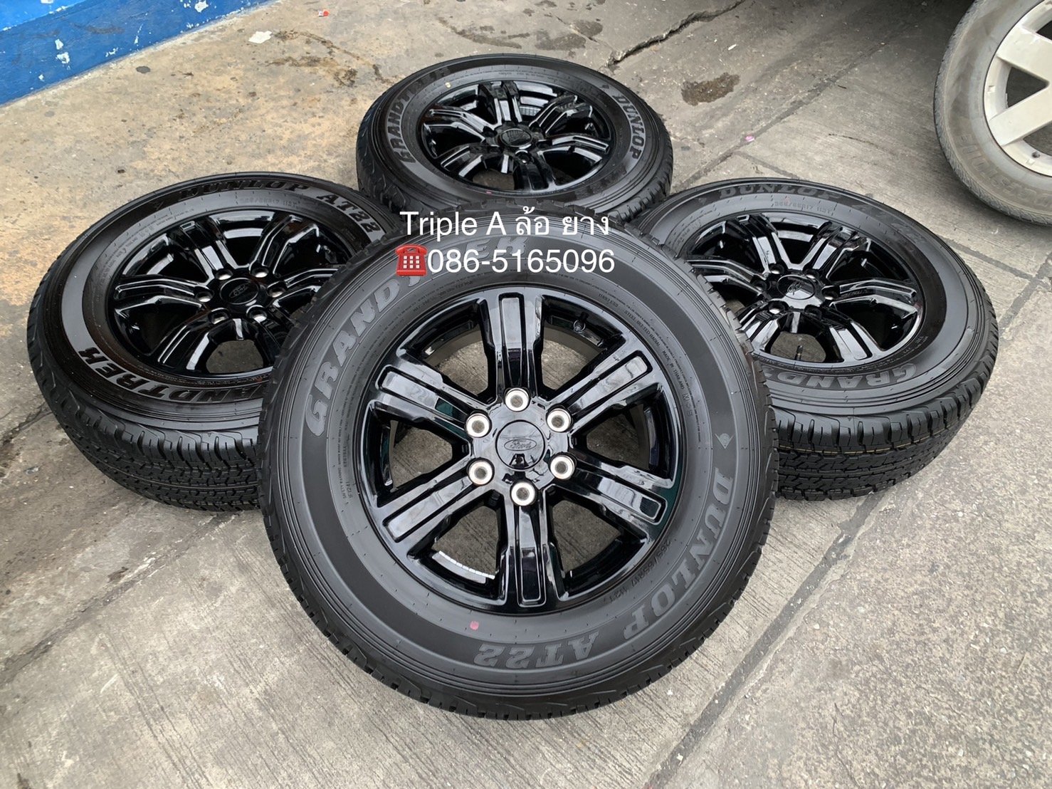 ล้อแม็กป้ายแดง Ford Ranger XLT ขอบ 17 สีดำแท้ พร้อมยางใหม่ป้ายแดง 265-65-17 Dunlop ปี 21 ใหม่ยกห้าง