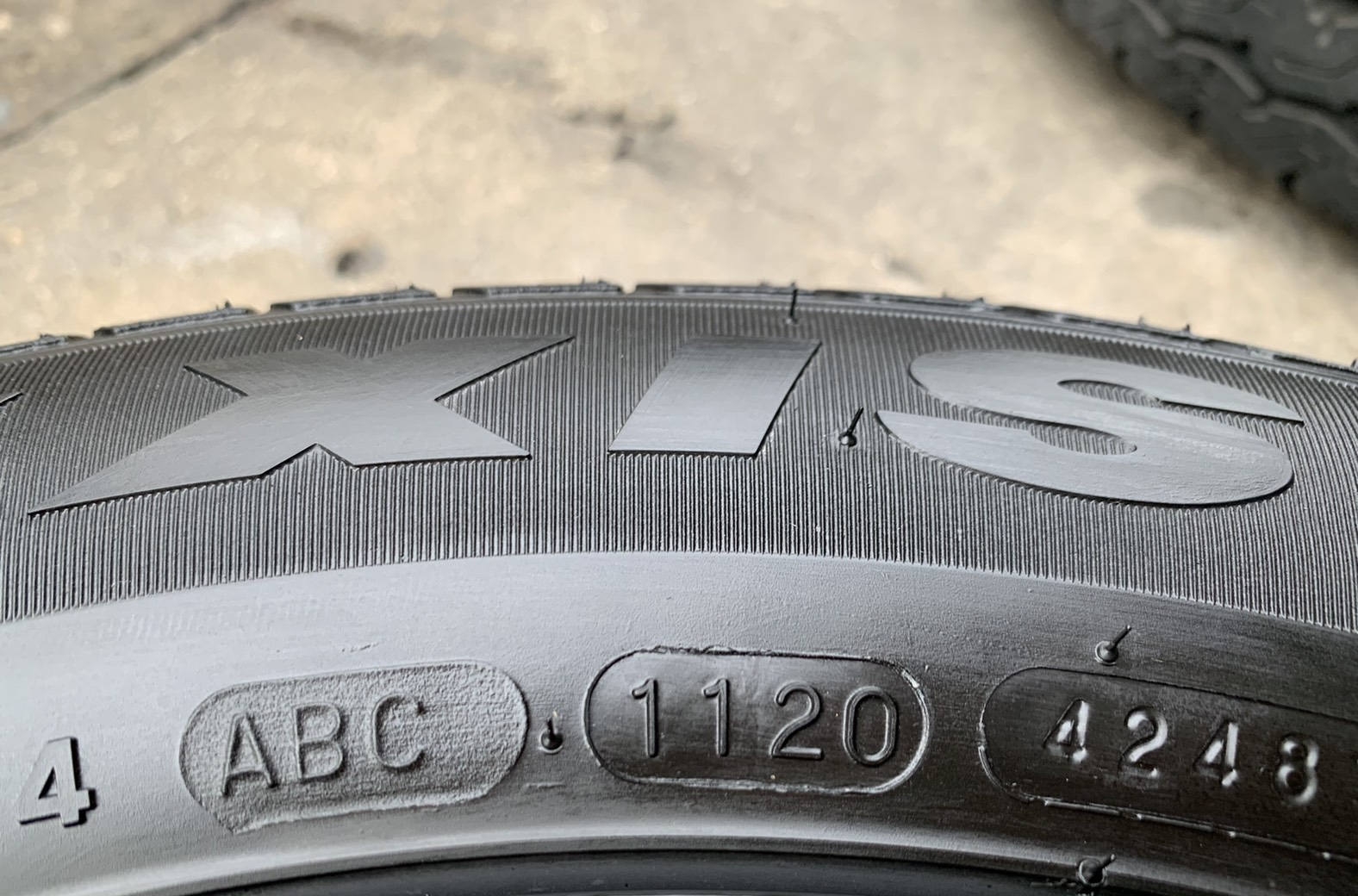 ยางป้ายแดง 175-65-15 Maxxis ปี 20 สวยกริ๊บ ยางป้ายแดง 175-65-15 Maxxis ปี 20 สวยกริ๊บ