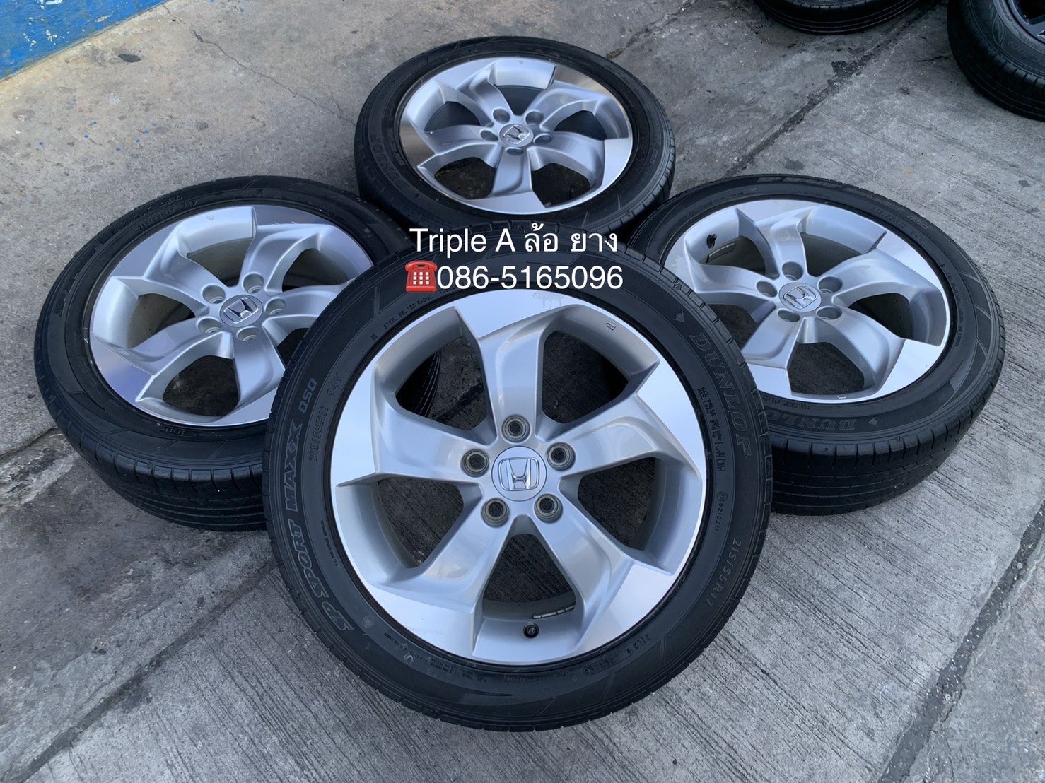 ล้อแม็ก 5รู114 Honda HRV ขอบ 17 สีบอร์นเงิน แถมยาง Dunlop 215-55-17 ปี 15
