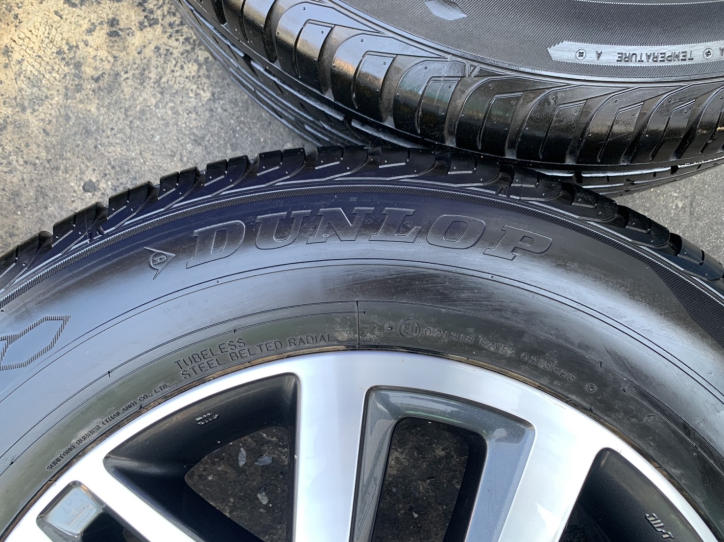 ล้อแม็ก Toyota Fortuner ขอบ 18 ดำหน้าเงา พร้อมยาง 265-60-18 Dunlop ปลายปี 17 สภาพดี