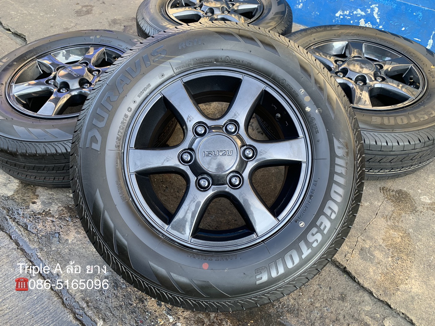 ล้อแม็ก ISUZU D-MAX Platinum ขอบ 15 สีเทากัน พร้อมยางป้ายแดง 215-70-15 Bridgestone สวยกริ๊บๆ