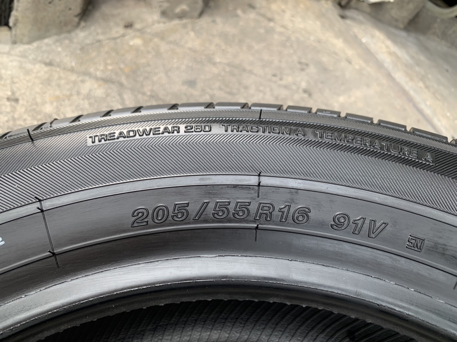 ยางใหม่ 205-55-16 Yokohama ปี 22 ใหม่กริ๊บๆ ยางใหม่ 205-55-16 Yokohama ปี 22 ใหม่กริ๊บๆ