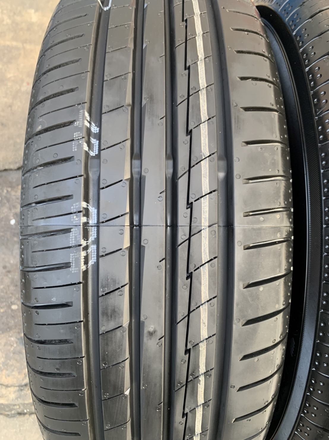 ยางใหม่ป้ายแดง 185-55-16 Yokohama ปี 21 ใหม่กริ๊บๆ ใส่กับ City ,Jazz ,Swift ได้เลย ยางใหม่ป้ายแดง 185-55-16 Yokohama ปี 21 ใหม่กริ๊บๆ ใส่กับ City ,Jazz ,Swift ได้เลย