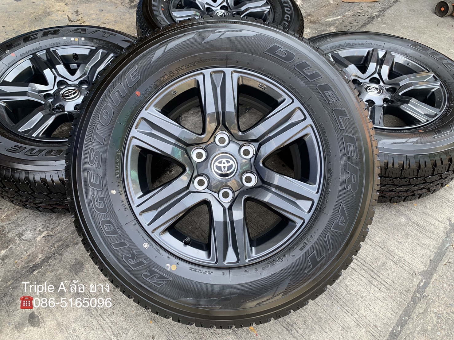 ล้อแม็กป้ายแดง Toyota Revo รุ่นใหม่ล่าสุด ขอบ 17 สีรมดำ พร้อมยางใหม่ป้ายแดง 265-65-17 Bridgestone ปล