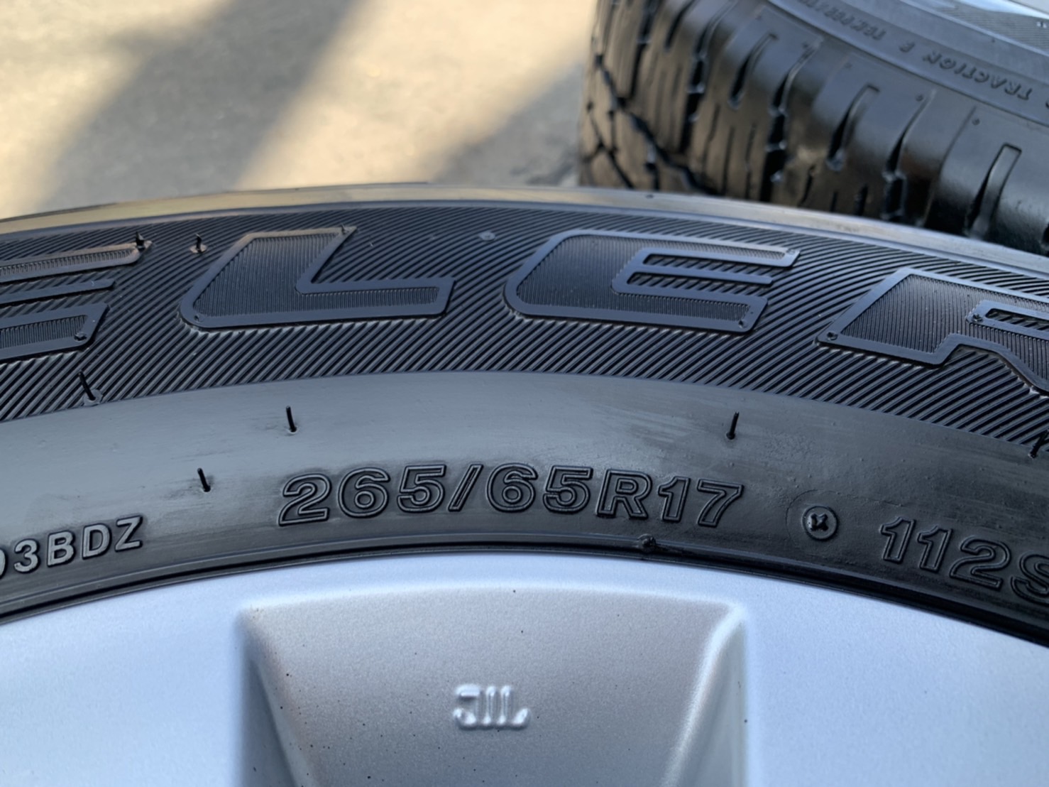 ล้อแม็ก Toyota Revo ขอบ17 พร้อมยาง 265-65-17 Bridgestone ปี 18 สภาพสวย ล้อแม็ก Toyota Revo ขอบ17 พร้อมยาง 265-65-17 Bridgestone ปี 18 สภาพสวย