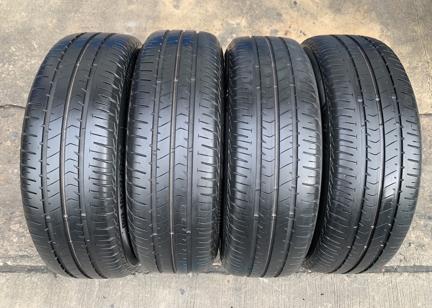 ล้อแม็ก Toyota Vios รุ่น 12 ก้าน ขอบ 15 พร้อมยาง 185-60-15 Bridgestone ปลายปี 17 ล้อแม็ก Toyota Vios รุ่น 12 ก้าน ขอบ 15 พร้อมยาง 185-60-15 Bridgestone ปลายปี 17
